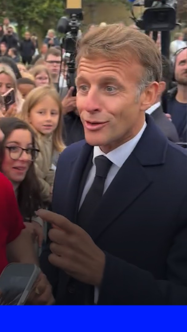 "For sure": en déplacement à Saint-Pierre-et-Miquelon, Emmanuel Macron rejoue sa réplique face à des enfants