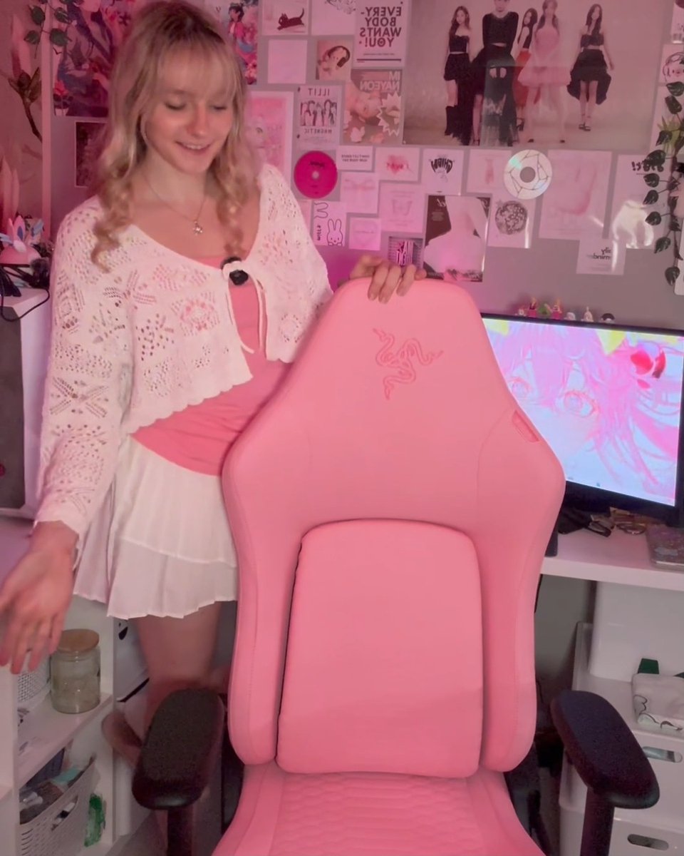 Looks good on stream, but the Razer Iskur V2 NewGen has plenty going on once you sit down too. thecanadiancookie puts its 6D lumbar support, adjustable armrests, and up to 152° of recline to use for a setup that’s as comfortable as it looks. Learn more: