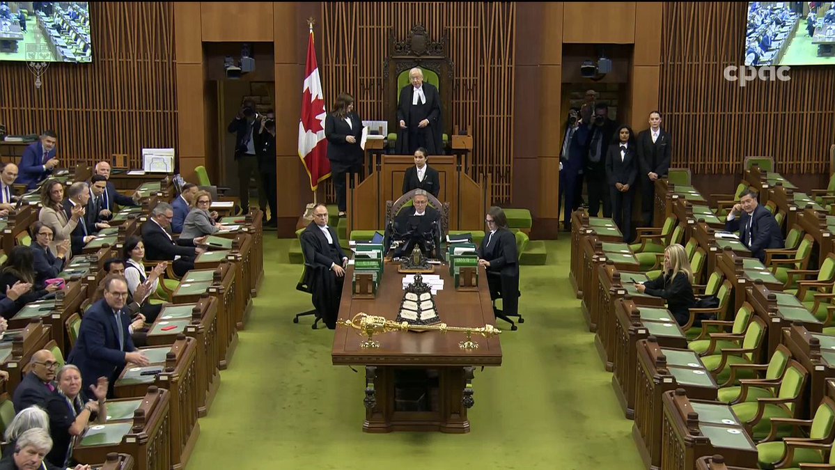 WATCH: Prime Minister Mark Carney, to a full house (on the #LPC side of the HoC, that is), introduces three new Liberal Members of Parliament three weeks after Pierre Poilievre's Conservatives were SLAUGHTERED in the by-election. The petty Poilievre Conservatives are absent.