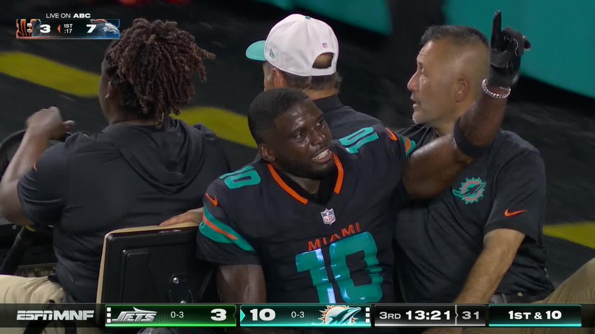 Tyreek actually blew his knee out Caleb Williams tweaked his hamstring… Spot the difference