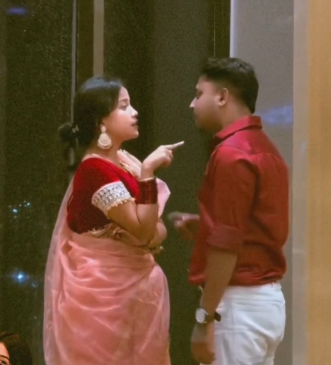 इस वक़्त मुझे जितनी जरूरत है तुम्हारी , लड़ते भी रहोगे तो ये मोहब्बत है तुम्हारी ।।