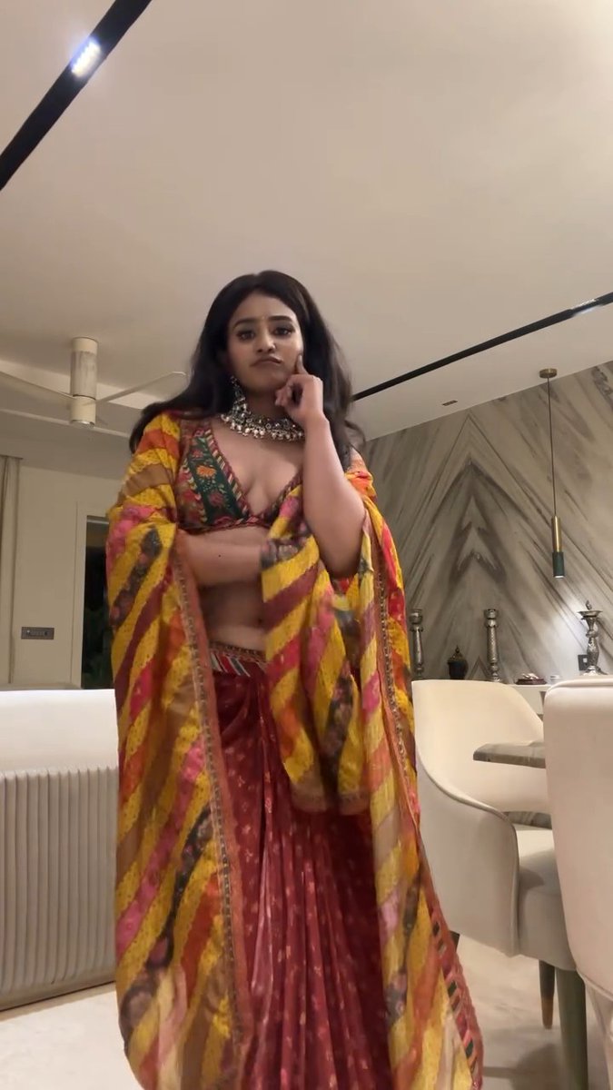 Good night friends Yashna muthuluri Hatsoff to the costume designer 😬😬😬