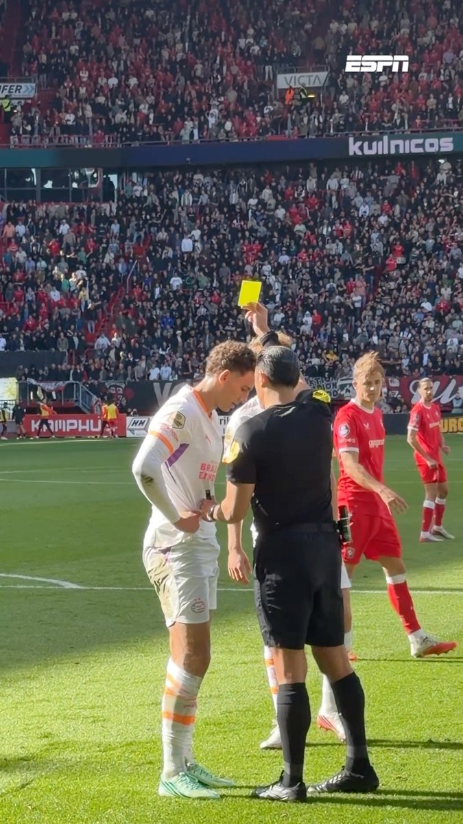 Robin Pröpper en Ruben van Bommel kregen het aan de stok na onderling duel ⚔️