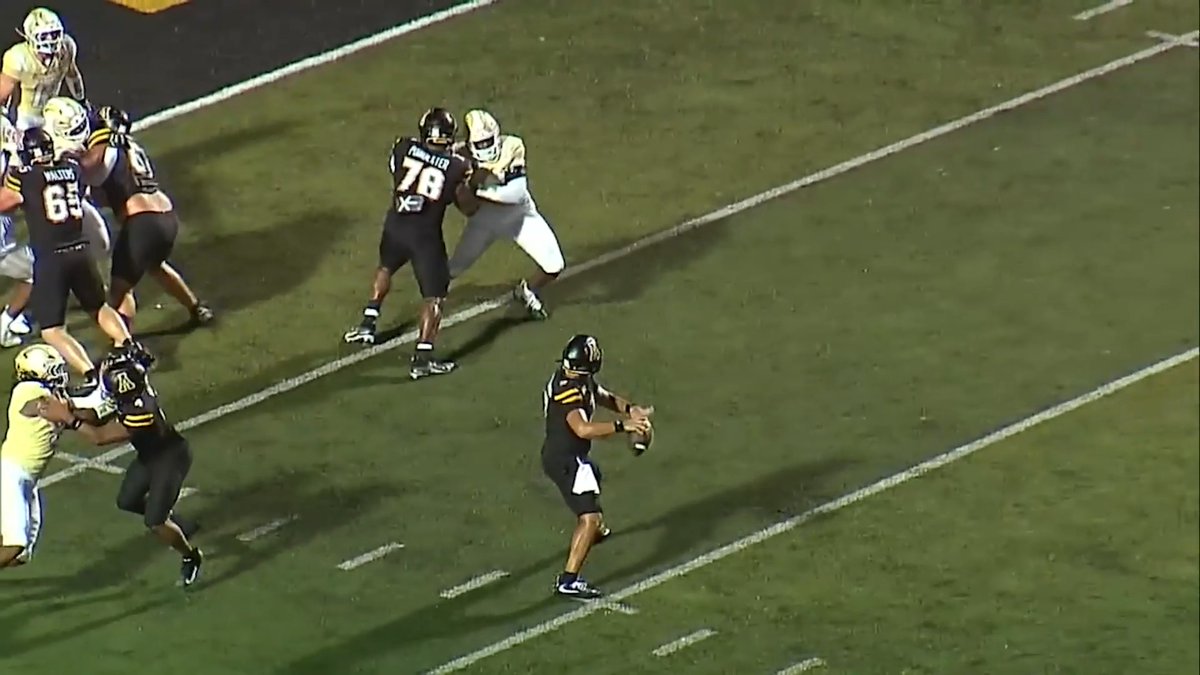 𝗔𝗣𝗣 &amp; 𝗔𝗡 𝗘𝗡𝗧𝗥𝗘𝗘. ▪️ Career-High 331 Passing Yards ▪️ 2 Passing Touchdowns ▪️ 14 Rushing &amp; 14 Receiving Yards Malachi Singleton | App State Football | Sun Belt Football