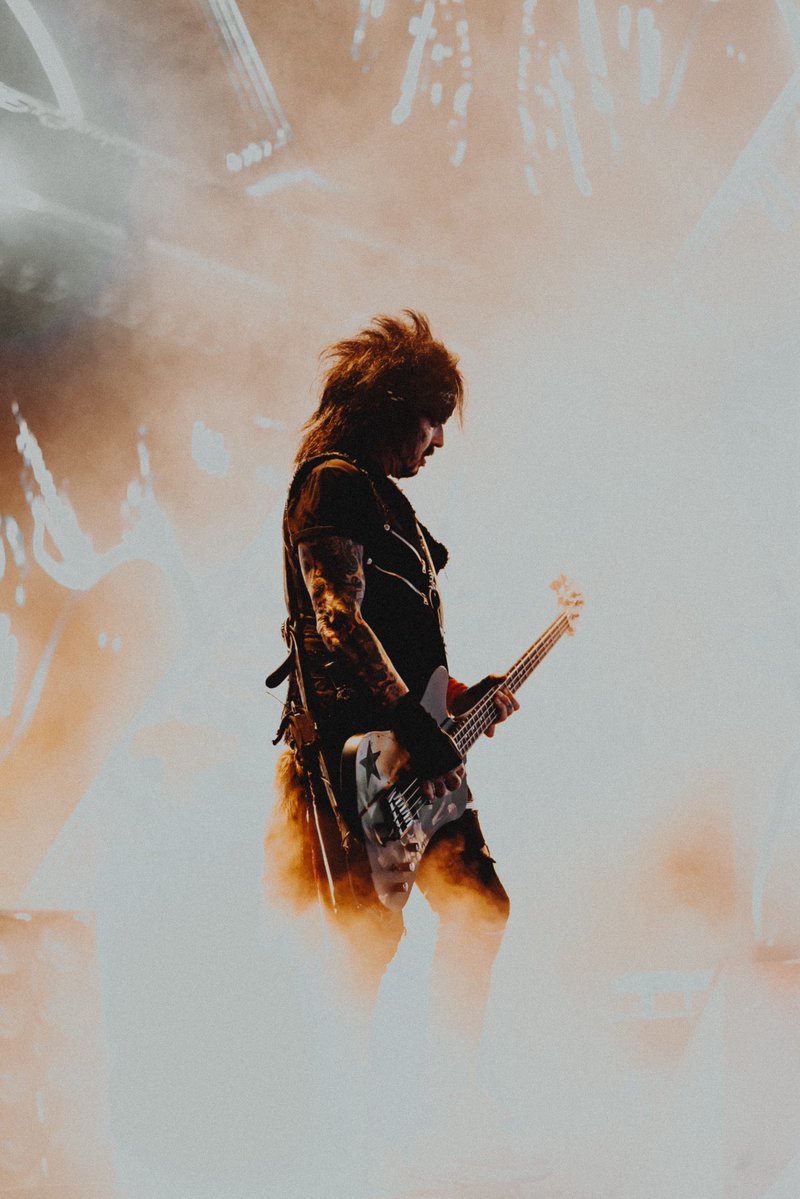 ❤️🔥 Long Beach was one for the books! Thanks to all the Crüeheads for coming out and showing love. This is where it all started for us 45 years ago.❤️🔥 📸: @jamescoffmanmedia #MötleyCrüe #LongBeach #TheReturnOfTheCarnivalOfSinsTour