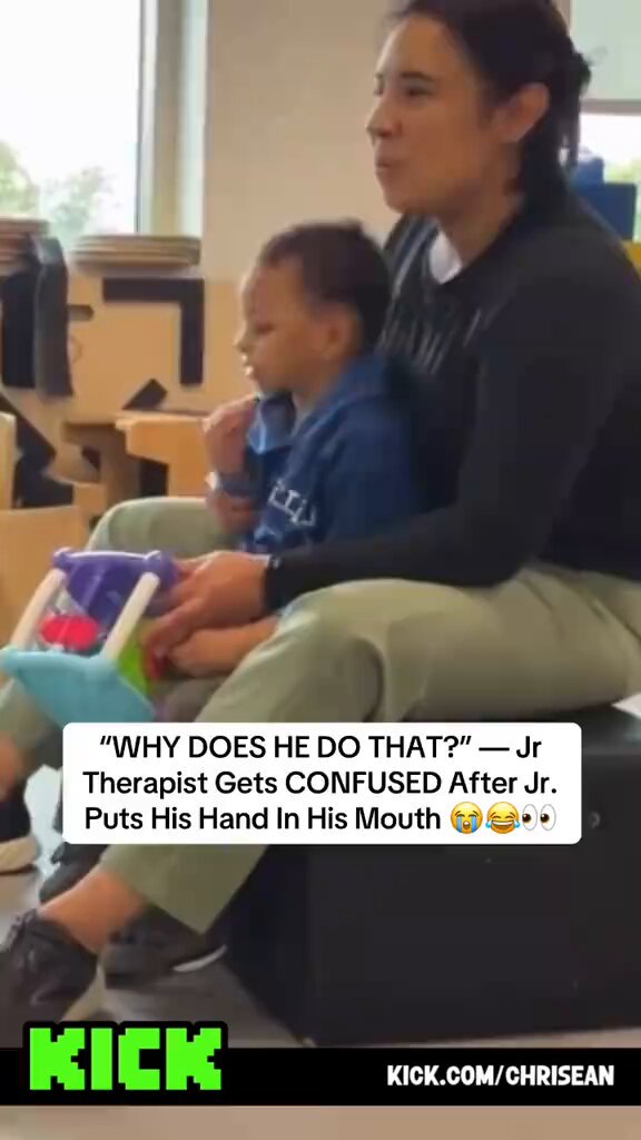 Jr's Therapist confused after JR puts his hand in his mouth Chrisean said " it's to feel what he wanna touch" 😭 I think we all know why 💀💔