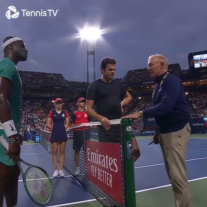 Tiafoe vs. Raonic in Montreal produced one of the strangest debates you’ll ever see on a tennis court… A bizarre double-bounce situation that almost never happens. 😭🎾