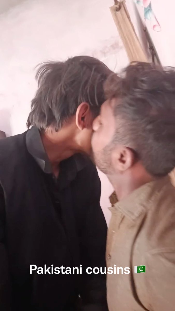 Ummmm 😘 Pakistan 🤣