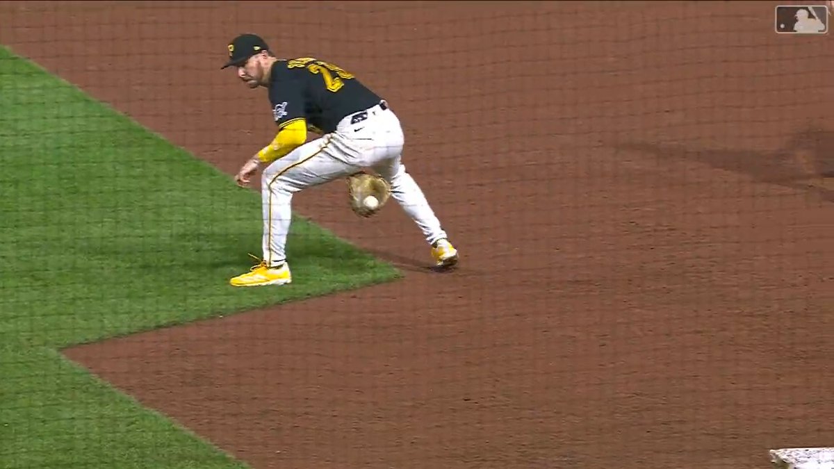 Ryan O’Hearn’s between-the-legs glove flip is the Play of the Week!