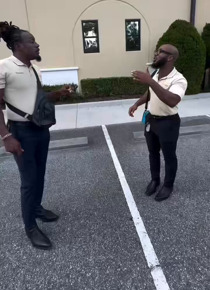 “I’m from Orlando” “ME TOO BITCH!!” This is my kind of carrying onnnnn 😭😭😭😭