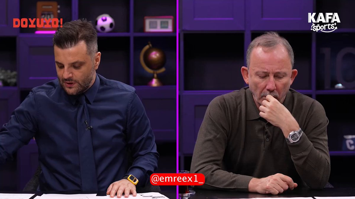 🚨"Sergen Yalçın'dan komik kontra" 😅 🎙️ Candaş Tolga Işık: "Teşekkür ediyorum hocam katıldığınız için." 🗣️ Sergen Yalçın: "Ben teşekkür ederim." 🎙️ Candaş Tolga Işık: "Üstünüzdeki tişörtünüze renk kattınız." 🗣️ Sergen Yalçın: "Ama renk, önemli bir renk." 🎙️ Candaş Tolga Işık: "Bu yeşil mi kahverengi mi hocam?" 🗣️ Sergen Yalçın: "Yeşil." 🎙️ Candaş Tolga Işık: "Çok yakışmış. Size ne giyseniz çok yakışıyor." 🗣️ Sergen Yalçın: "Sen de başka bir şey giysen artık biraz. Her programa aynı şeyi giyiyorsun çünkü." 🎙️ Candaş Tolga Işık: "İşte hocam ne yapalım?"