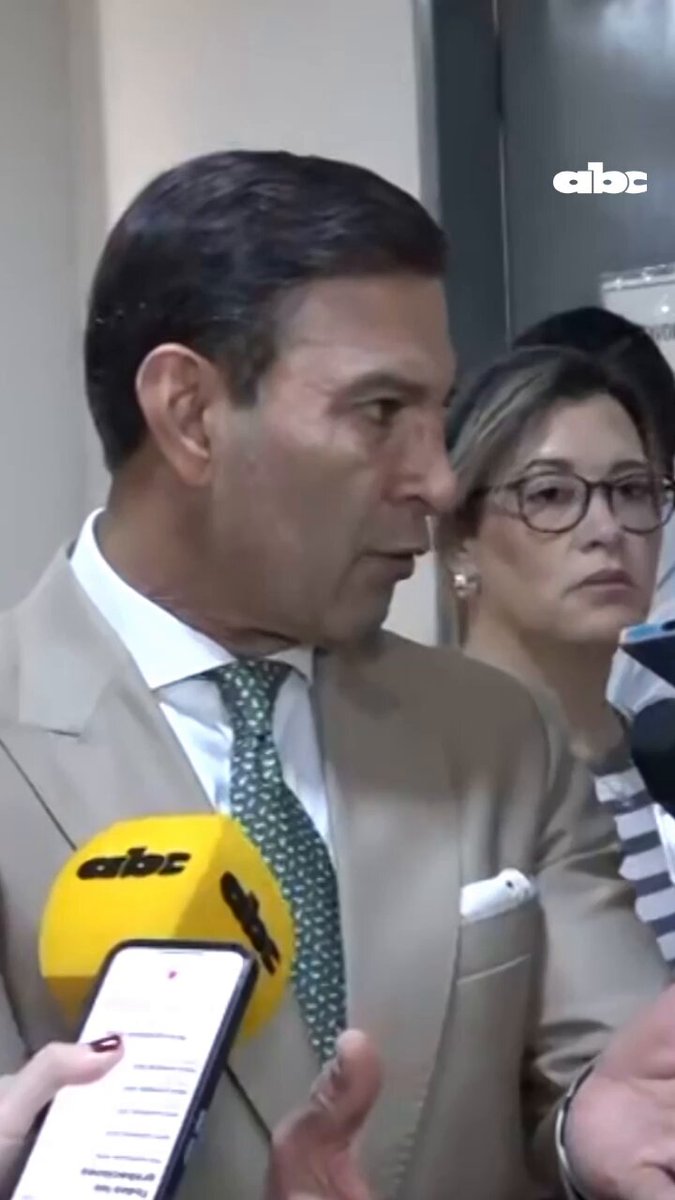 🗣️ "Sinverguencíape rojogana gana hendie" De esta manera se refirió el senador Silvio "Beto" Ovelar sobre Miguel Prieto, precandidato a la Presidencia del país y dijo que tiene "nuestros mismos vicios y defectos". 📍 También habló sobre el vicepresidente Pedro Alliana, a quien se refirió como el mejor posicionado del Partido Colorado, razón por la cual hay una disputa por quien ocupará la chapa presidencial con él. #AnchoPerfil 📲 📻ABC Del Este: 107.1 FM. #730AM La Más Potente.