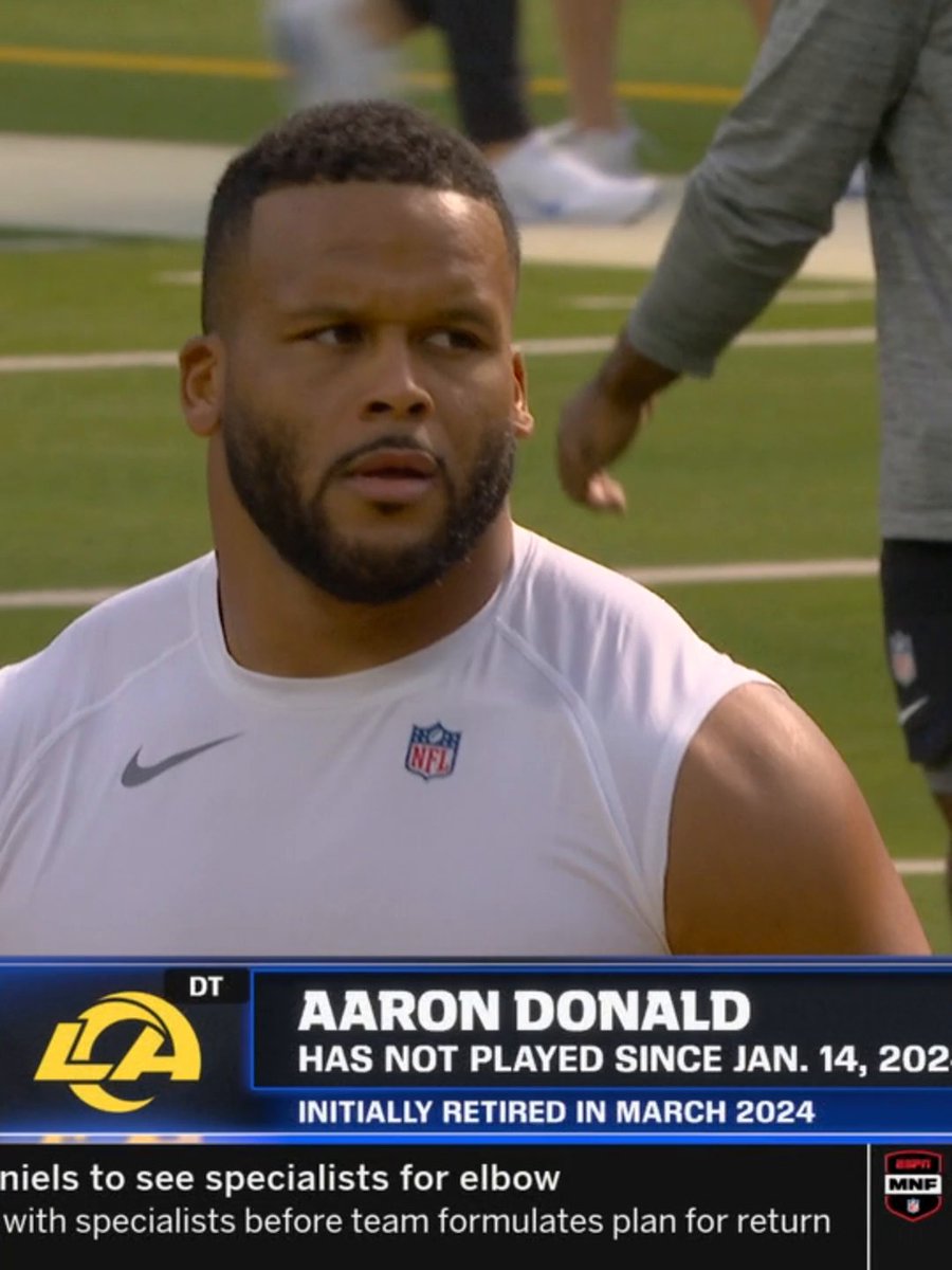 "Built like a bowling ball." —Scott Van Pelt 😤 Aaron Donald before making his return on Monday Night Football 🔥