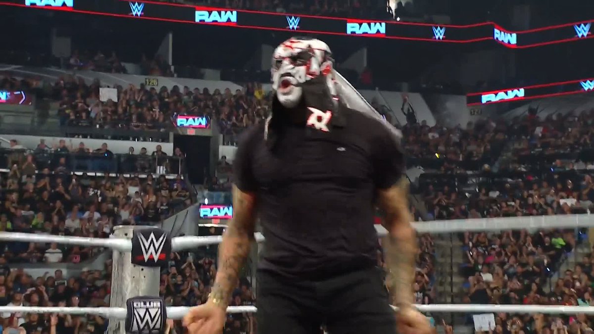 Penta gets the better of BOTH Dirty Dom and JD! 👊 PENTA EL ZERO M