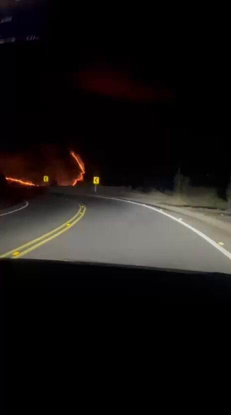 #EnDesarrollo Así avanzan las llamas durante la noche de este lunes 21 de septiembre en Villa de Leyva y zonas aledañas del departamento de Boyacá, como los municipios de Sáchica y Chíquiza. #VocesySonidos