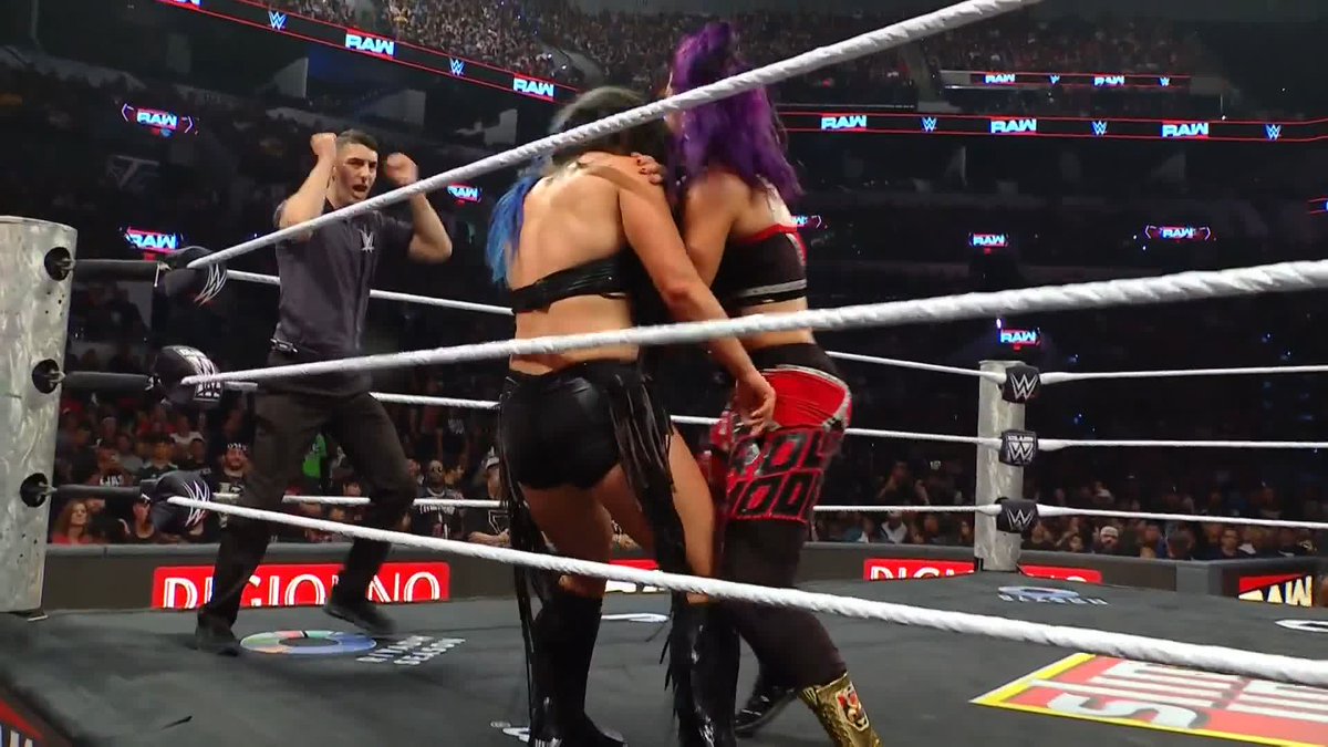 Lyra Valkyria STEALS the win from Bayley tonight!! 😨