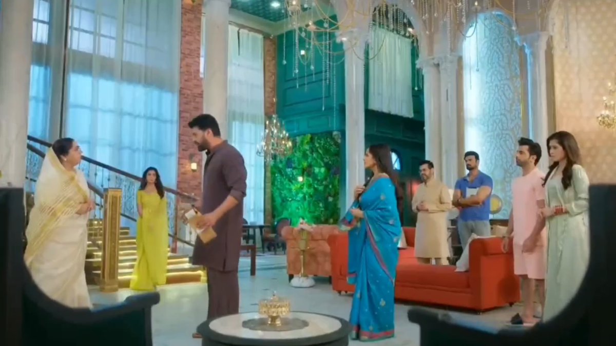 Addressing typical taboos!!! 1. Condoms are taboo “no its normal, coz we don’t want babies now.” AS SIMPLE AS THAT. 2. Don’t want babies? And age shaming!!! "Again, it's our life, our decision, our choice" Well done LSD 👏🏻👏🏻 #TumDenaSaathMera