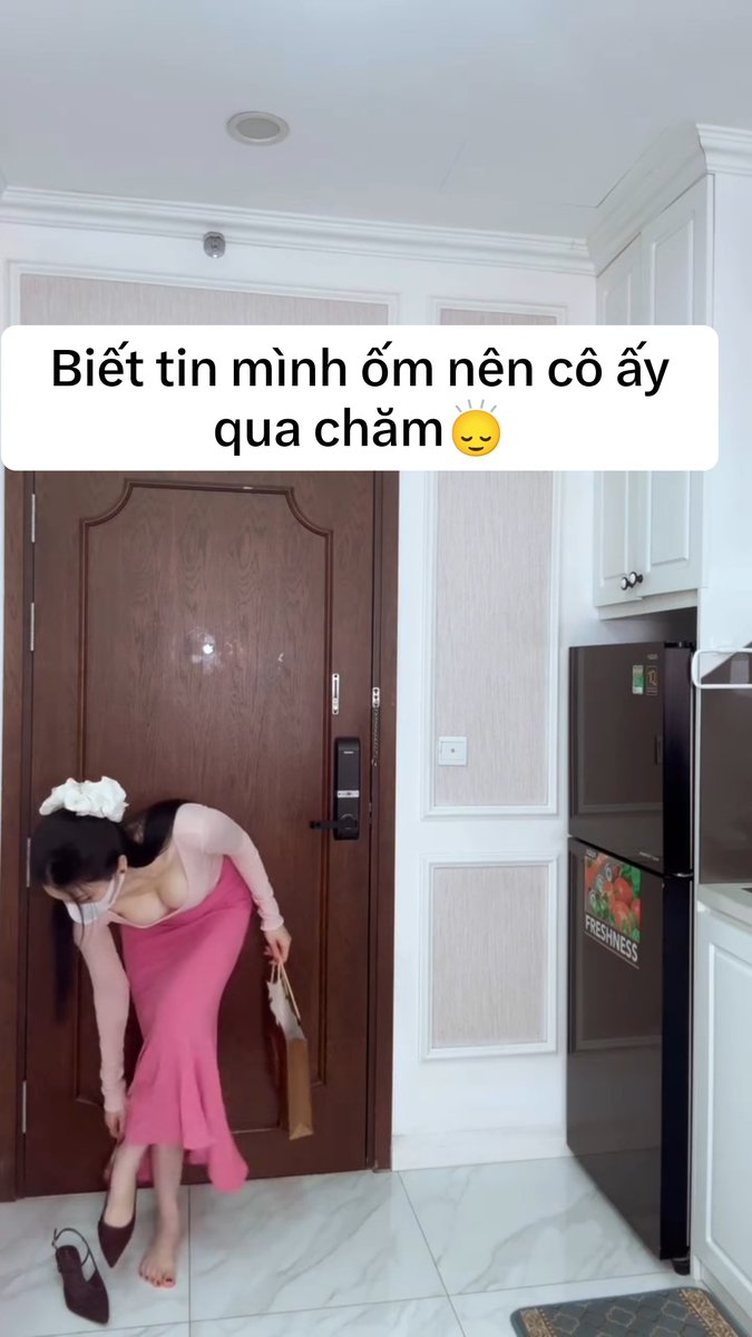 Mấy nay trời trở gió. Nên bị ốm. Báo tin với cô ấy thì giờ cô ấy qua chăm. Không biết là Chăm hay Dăm nữa 😉