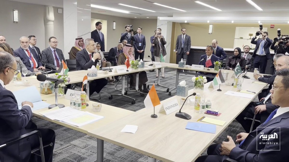 عقد وزراء خارجية مجموعة الثمانية العربية الإسلامية، التي تضم السعودية ومصر والأردن وقطر والإمارات وتركيا وباكستان وإندونيسيا، اجتماعاً على هامش أعمال الجمعية العامة للأمم المتحدة ، لبحث القضايا الإقليمية، وفي مقدمتها القضية الفلسطينية، إلى جانب خطة السلام والجهود الرامية إلى خفض التصعيد وتعزيز الأمن والاستقرار في المنطقة.
