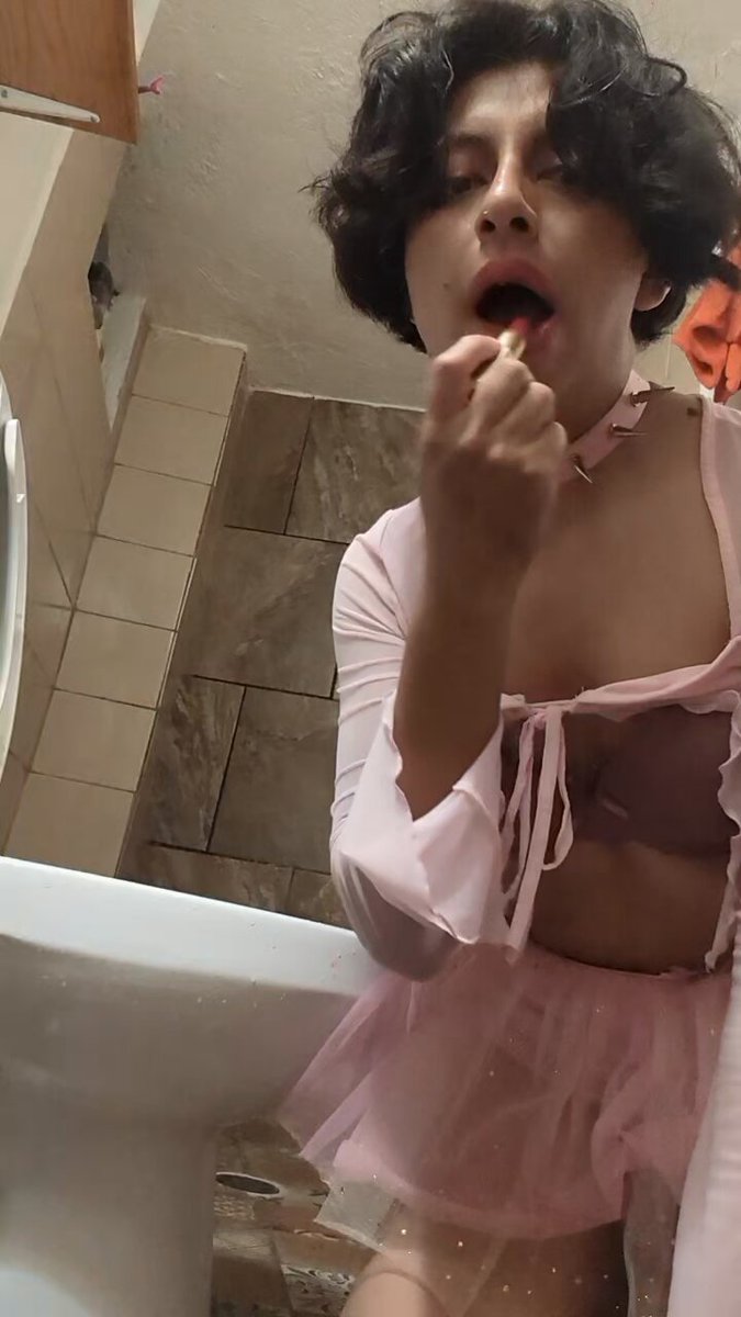 La humillación no se detiene Comenten que creen q haré ahora con mis labios de ramera 👄 #sissy #trapito #femboy #puebla #mexico #lgbt #sissification #humiliation