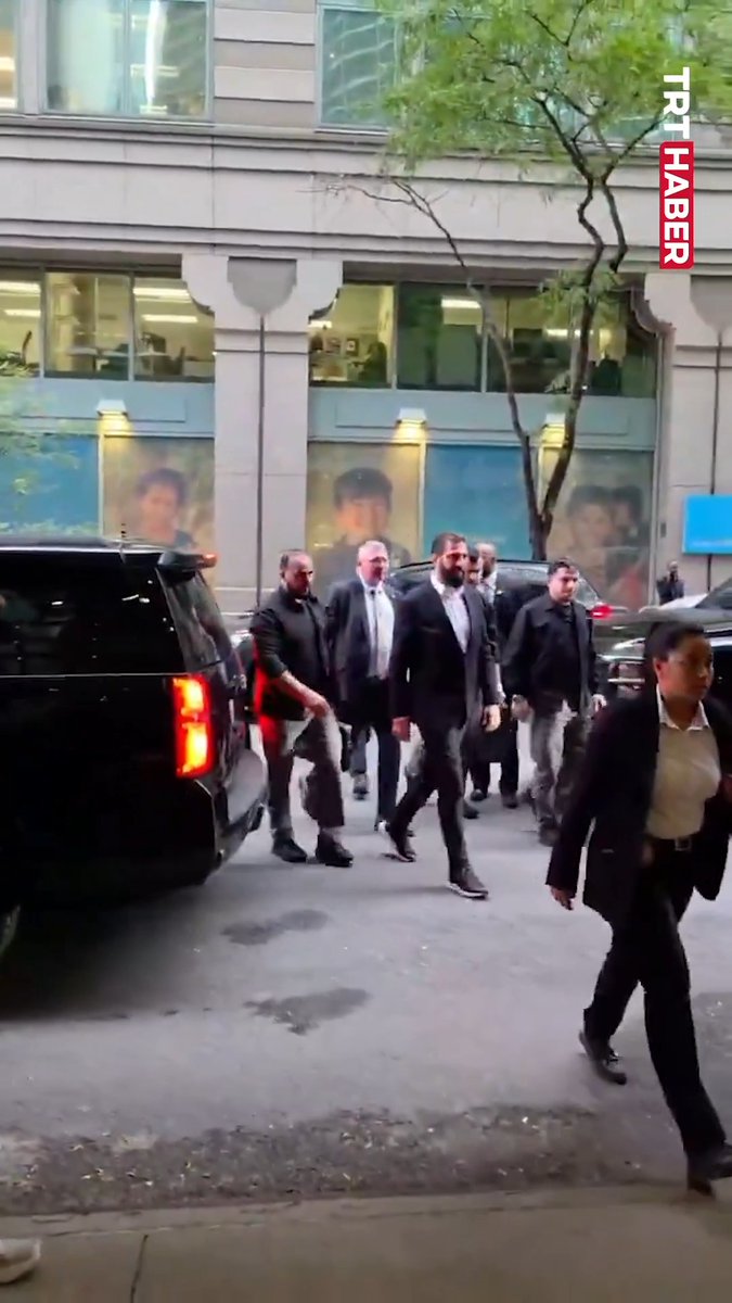 Suriye Cumhurbaşkanı Şara, Dışişleri Bakanı Şeybani ile birlikte BM 81. Genel Kurulu’na katılmak üzere New York’a gitti.