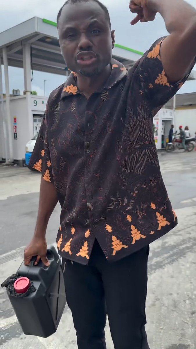 “Hope you all are seeing the price of fuel at NNPC stations. A litre is now ₦1,400. To all the unreasonable passengers who order a ride and then cancel the trip while the driver is already on the way, God will p¥nish you all.” — E-hailing driver voices out
