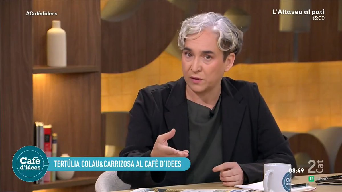 ☕ Ahir Ada Colau 💜🌈🔻 va intentar evitar el desnonament d'una veïna de Gràcia 🗣️ "La situació està empitjorant. Estàvem demanant uns dies. No pensava anar-hi. Però és que això va passar al costat de casa meva" 📲