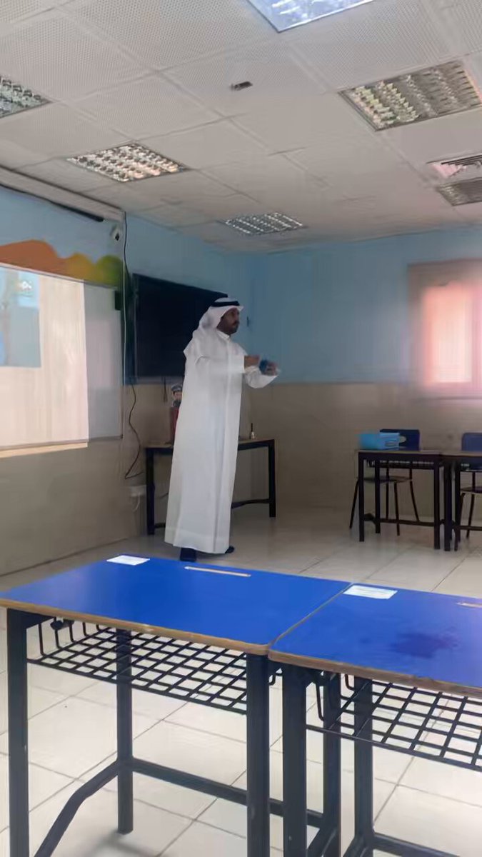 من خيرة المعلمين الذين وجّهت عليهم ، ولو كان مثله الكثير في الميدان لكان التعليم بخير حال . أ . عبدالله عوض العتيبي من مدرسة الزبير بن العوام في مبارك الكبير ———————- #وزارة_التربية #الكويت