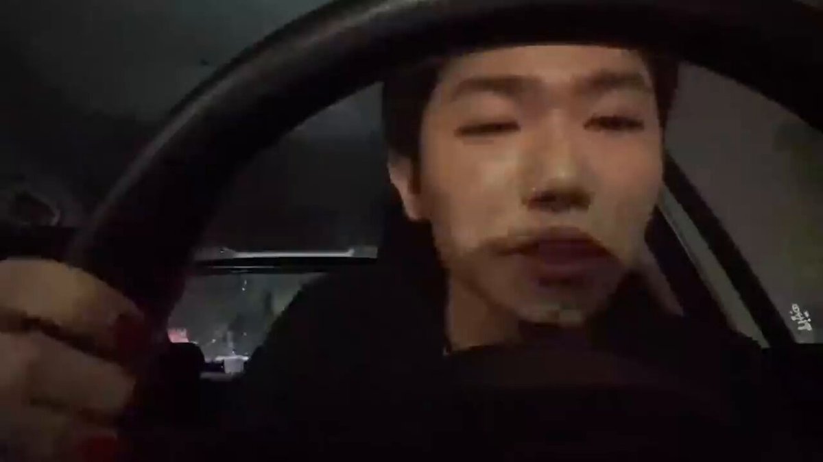 薬物使用を公言する「0/zero」が渋谷で大声絶叫＆危険運転動画を投稿して物議。 焦点の定まらない瞳でハンドルを握りつつ奇行を繰り返す姿は正気の沙汰じゃない。 自己承認欲求のために公道で大事故を起こしかねない危険行為を晒すのは胸糞悪すぎるだろ。