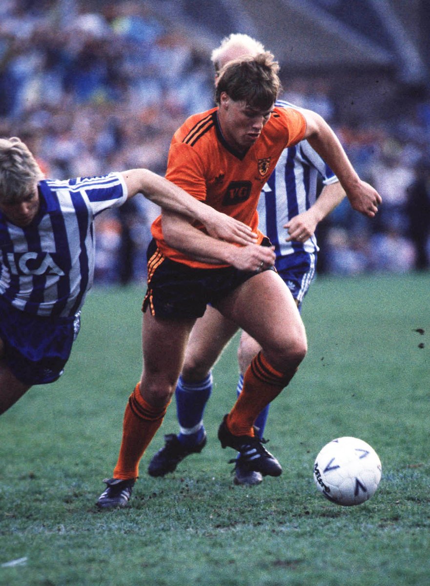 🎂 Wishing a very Happy Birthday to #DUFC legend John Clark! Have a brilliant day, John!