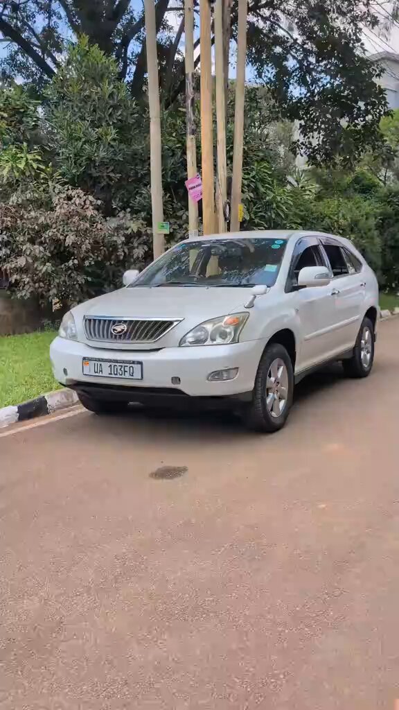 Toyota harrier 2012 model Automatic transmission 2.4L petrol engine Available at 60M UGX 📞 +256700448575