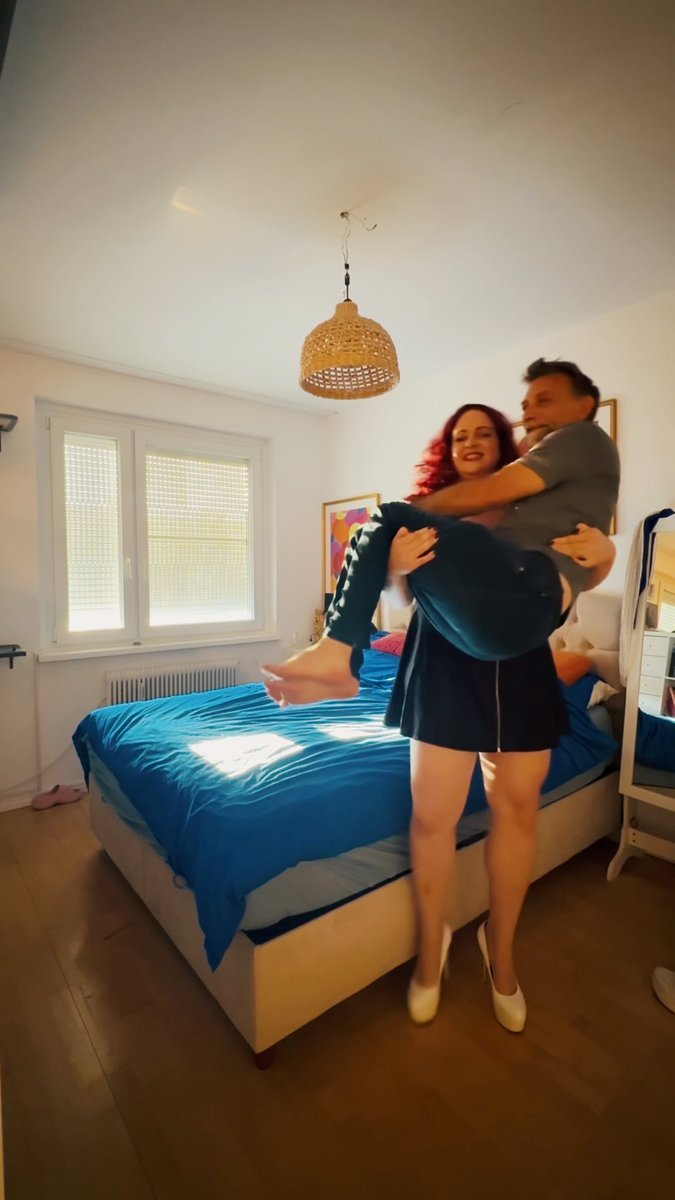 Lifts and slams on the bed - just having some fun 😆❌❤️