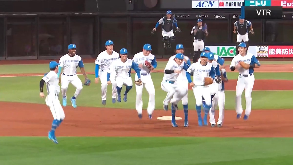 試合前の円陣の声掛けから シートノックでは大規模なカルガモ隊！🦆🦆🦆 さらにはサプライズで 杉谷拳士 さんが 中島卓也 選手へ向けて花束贈呈に訪れました💐