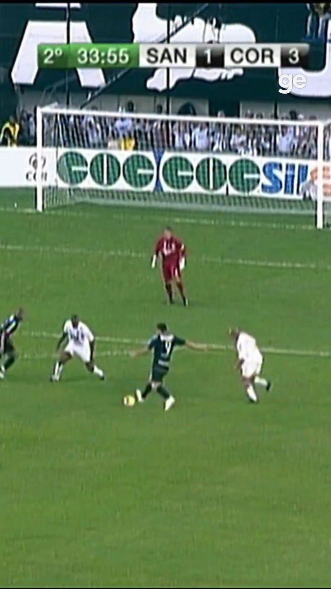 Não tem como! O domínio driblando, o chute de cobertura de esquerda... A caixa de ferramentas do Fenômeno era infinita! #Ronaldo50