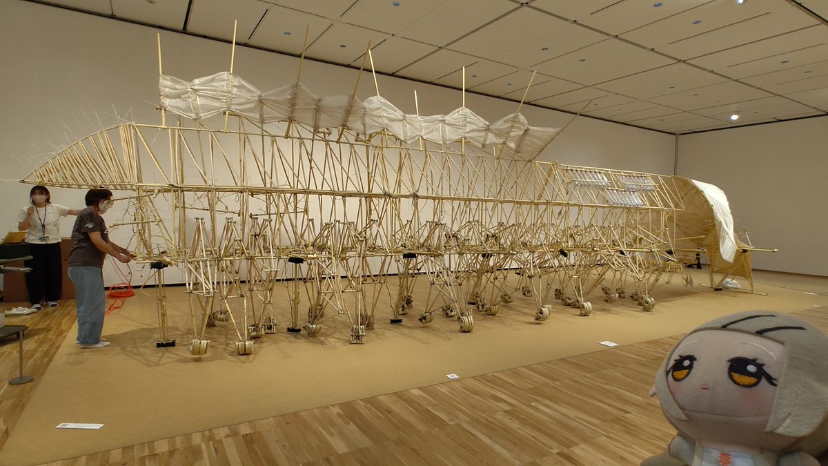 動画間違えてた！ テオ・ヤンセン作品が動いてるところ！