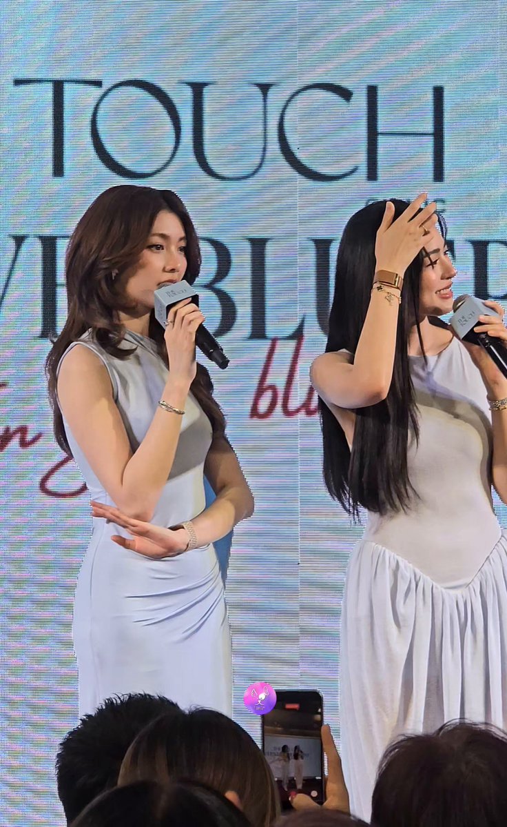 นอ: อะไรนะคะ อะไรนะคะ พล: เดี๋ยวนี้เจน z เขาไม่แสกข้างแล้วต้องแสกกลาง นอ: เหรอคะ อันนี้ใหม่อยู่นะ พล: ช่ายๆ เจน z ๆ อ้าวสาดไปเลยค่ะ เขินน้องออมพูดจาคะขามากๆ เจอพี่หลิงสาดไปเลยค่ะหนูขำจะรั่ว5555555555555 🫠🤣 LO THE TOUCH BLUEPRINT #TheTouchBluePrintxLingOrm #หลิงออม #LingOrm