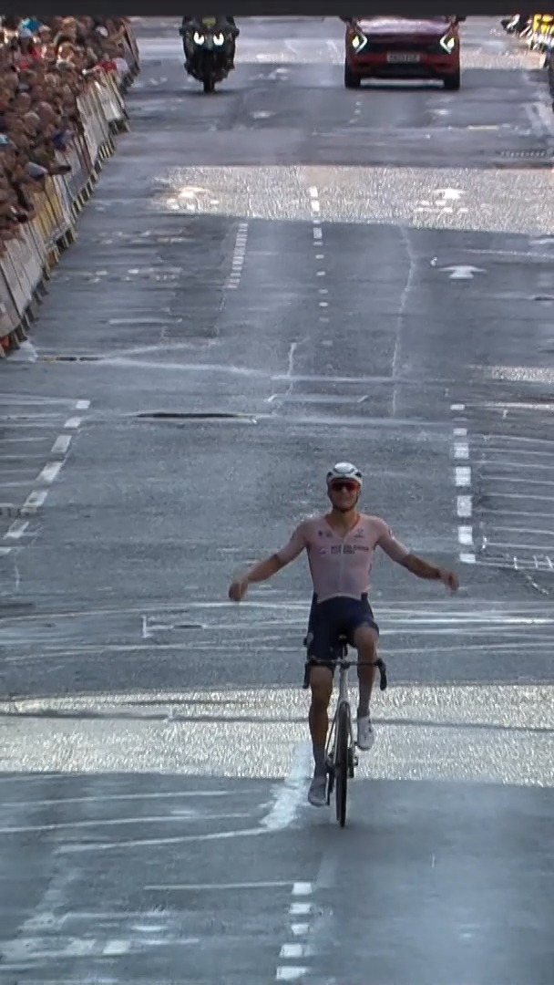 🌈❓ ¿𝒀 𝒔𝒊 𝒔𝒆 𝒓𝒆𝒑𝒊𝒕𝒆 𝒍𝒂 𝒐𝒄𝒂𝒔𝒊𝒐́𝒏? 🇳🇱 El victorión de Mathieu van der Poel en el Mundial de Glasgow 2023 que tuvo de todo: ataque colosal ante Pogacar y Van Aert, caída y victoria final #Montréal2026 #LaCasadelCiclismo