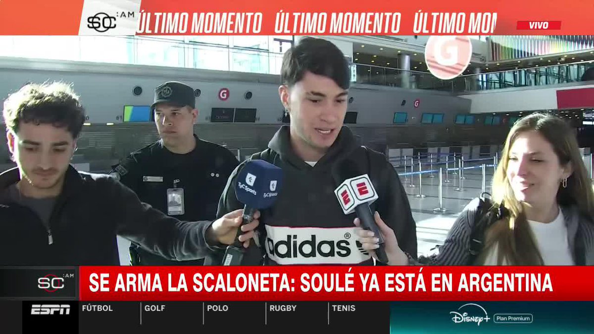 ¿MESSI ES EL MÁXIMO CANDIDATO A LLEVARSE EL BALÓN DE ORO? Esto dijo Matías Soulé en su llegada a la Argentina. 📺 #SportsCenter | ESPN en el Plan Premium de #DisneyPlus