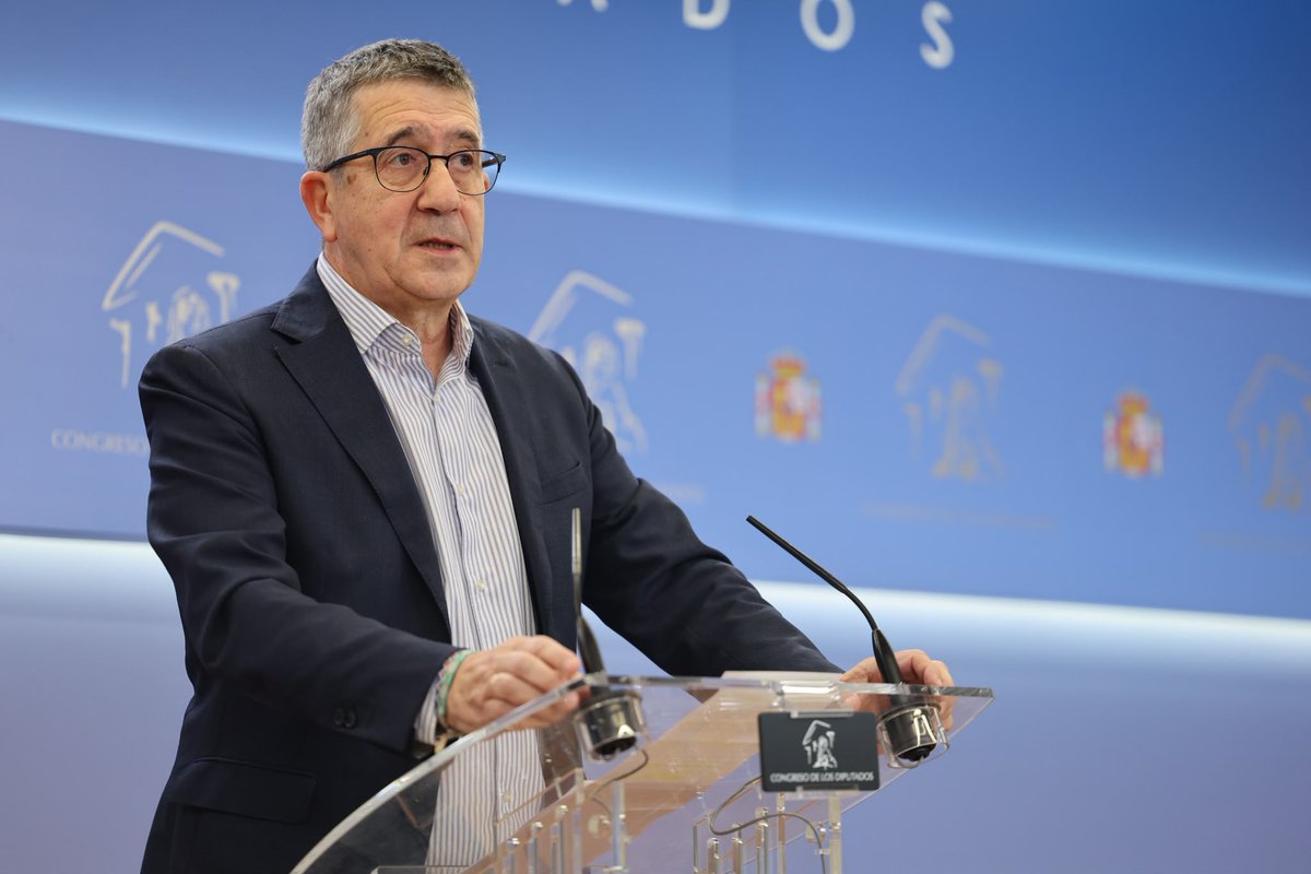 ¿Qué ha hecho el presidente de Ceuta para ayudar a normalizar la situación más allá de protestar? Que deje de seguir las directrices de Génova para montar la bronca permanente y empiece a trabajar por las soluciones que necesita Ceuta. La ciudad necesita cooperación y diálogo, no más enfrentamiento.