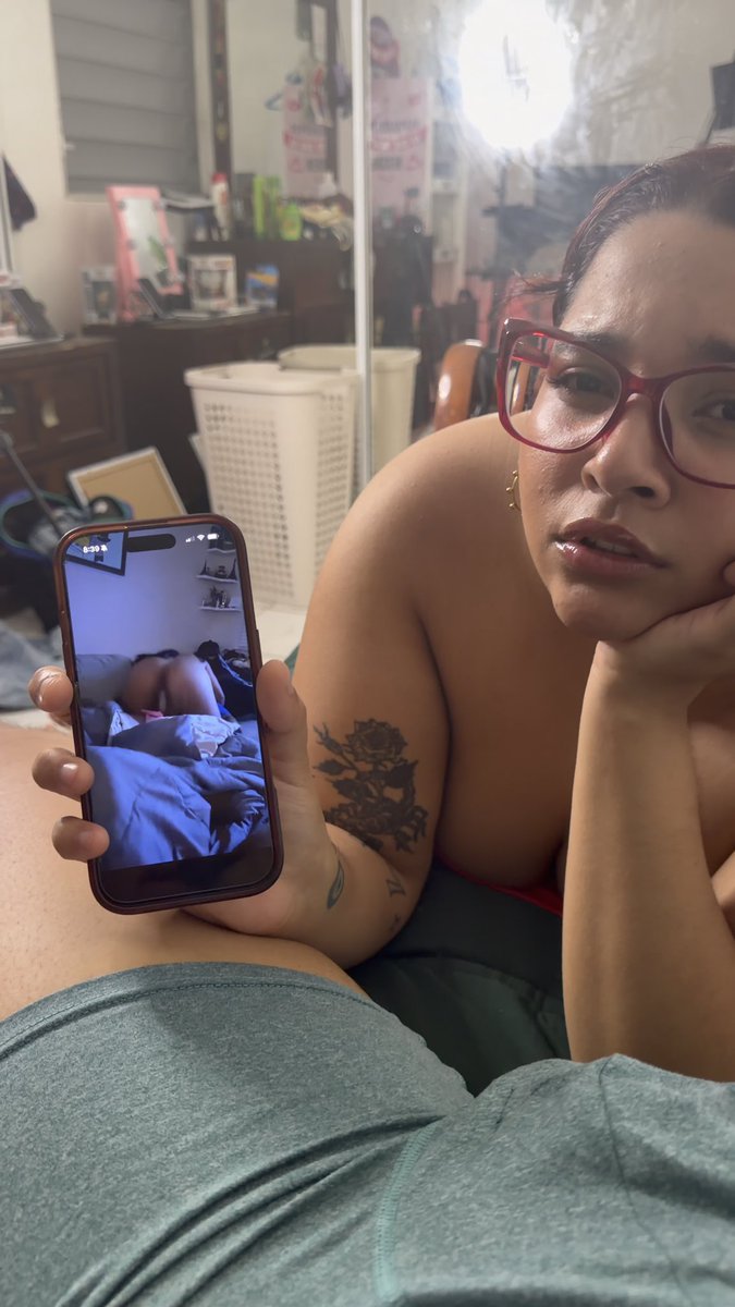 Le enviaron un video a mi PRIMA de su NOVIO siéndole INFIEL teniendo relaciones con su HERMANASTRA ella quiere vengarse enviándole un video CHUPÁNDOMELA y el la termino llamando reclamándole de quién era ese PENE que ella CHUPABA VIDEO COMPLETO⬇️