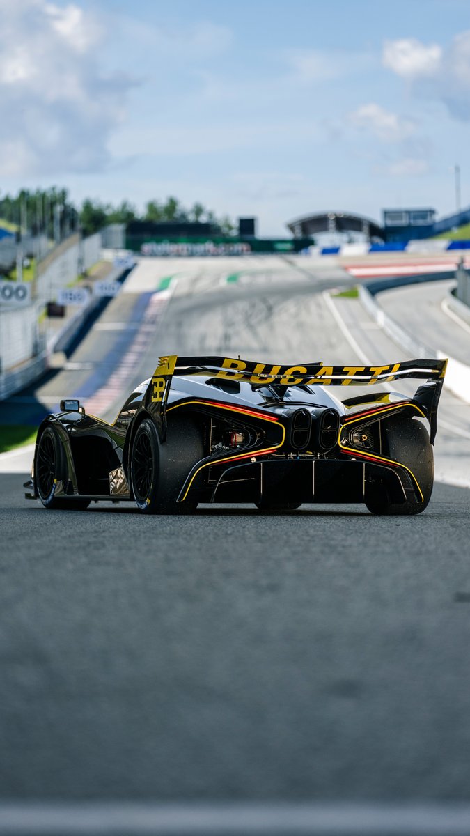The BUGATTI BOLIDE turns heads in Spielberg. For two days, a customer put his "Jaune Molsheim" and "Nocturne" BOLIDE to the test at the Red Bull Ring, alongside BUGATTI’s factory BOLIDE. #BUGATTI #BOLIDE – WLTP: