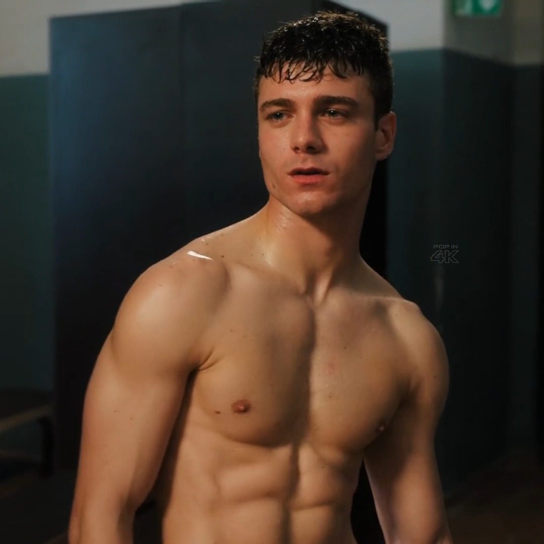 watching the new italian netflix series that dropped today and i just know this man is about to become everyone’s new obsession bc DAMNNN Simone Secce in Minerva Academy