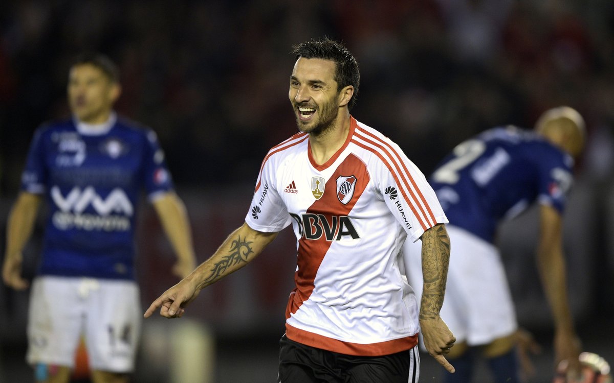 Un dรญa como hoy hace nueve aรฑos, el delantero de River se levantรณ e hizo CINCO GOLES y DOS ASISTENCIAS para clasificar a River a semifinales de la Copa Libertadores. Ignacio Scocco, delantero de รฉpoca.