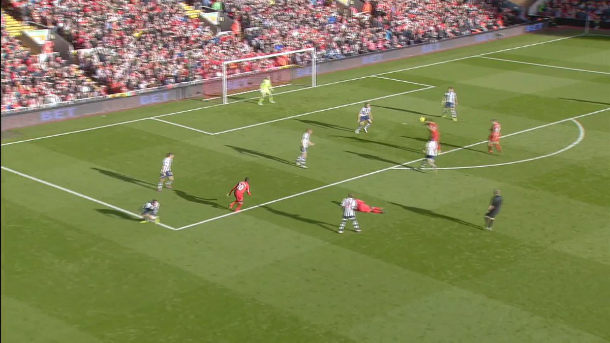 Suarez putting it top bins for you to enjoy on international break 👏😭