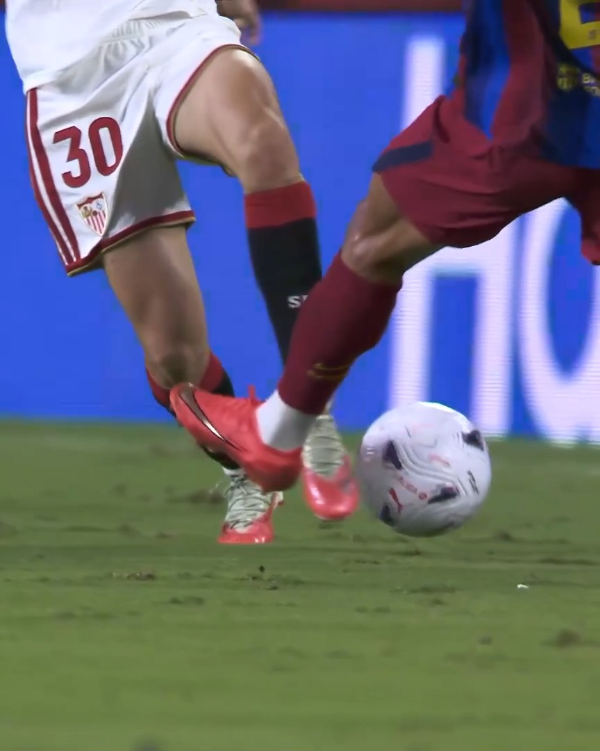 Miguel Sierra. 😮 Sevilla Fútbol Club | LALIGAHighlights