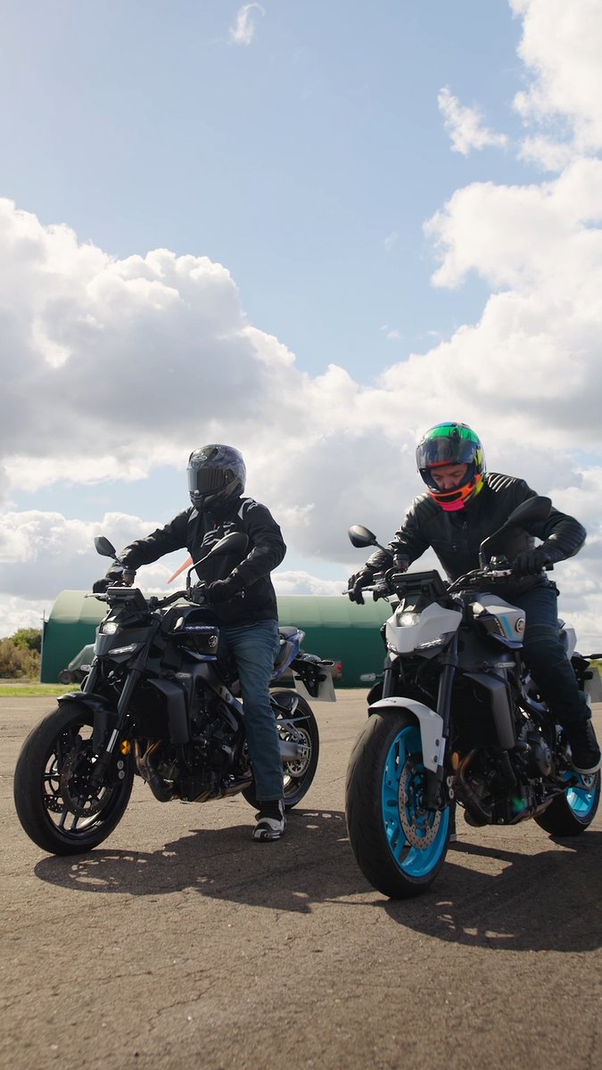 Which one will win in a drag race? 😈 We've got the MT-09 with a standard clutch lever versus the MT-09 Y-AMT with gear shifts in 0.1s 💨 On your marks, get set, GO!! 🏁