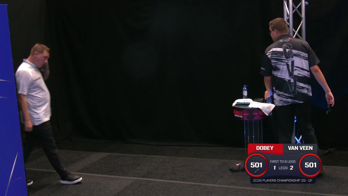 Dobey's disappearing act! 😂 Hollywood opts for a casual mid-match wander in his quarter-final clash against Gian van Veen!