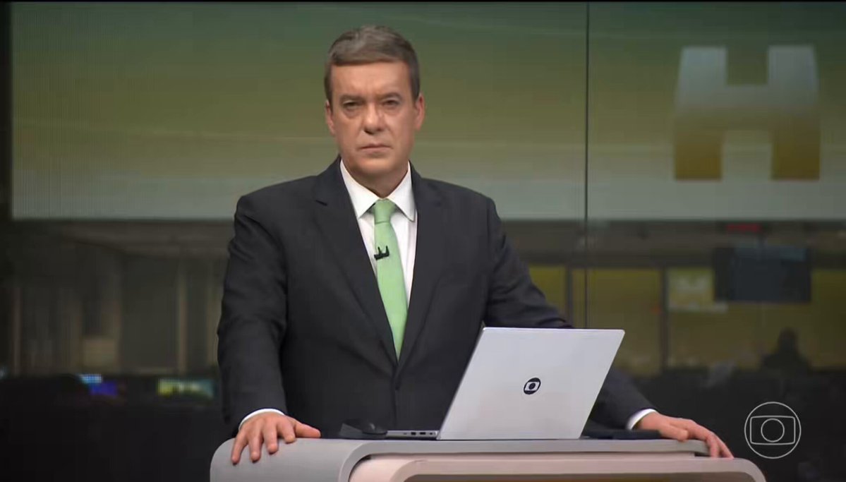 Jornal Hoje interrompe a programação local da Globo para informar que o helicóptero onde estava o cantor Rick e mais 4 pessoas foi encontrado, e não há sobreviventes! 😢 Confira todos os detalhes: