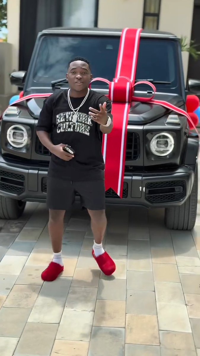 Kuna huyu dogo wa miaka 20, Kasema kanunua G. Wagon hii ya mwaka 2025. Kwa hela za Forexi.🤔