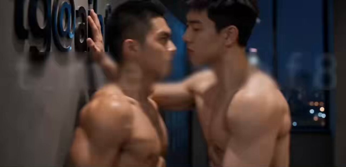 AI短剧《我的暑假男友》 肌肉NPC的隐秘考验·下篇 夏日限定男友上线，腹肌、人设、考验一次拉满——这个肌肉NPC到底藏了什么秘密？全篇更刺激，速来解锁！ #AI男同短剧 #GScenes #基映 点击直达无需下载 评论区进👗解锁浮力
